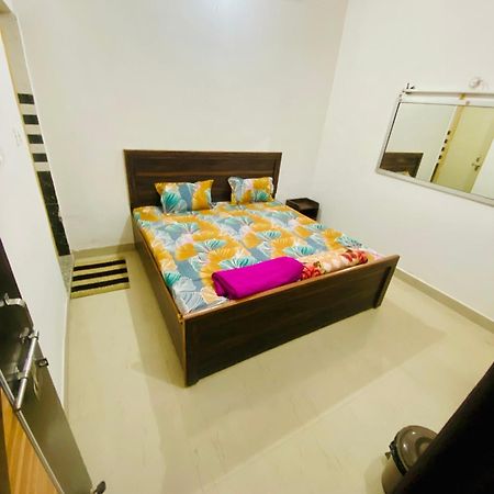 Nirupam Sadan Homestay Vrindāvan Buitenkant foto