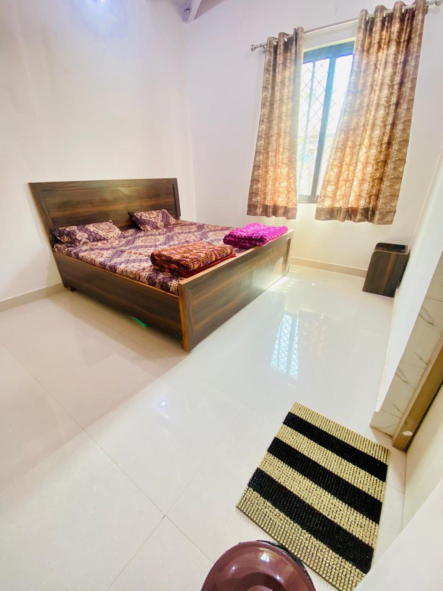 Nirupam Sadan Homestay Vrindāvan Buitenkant foto