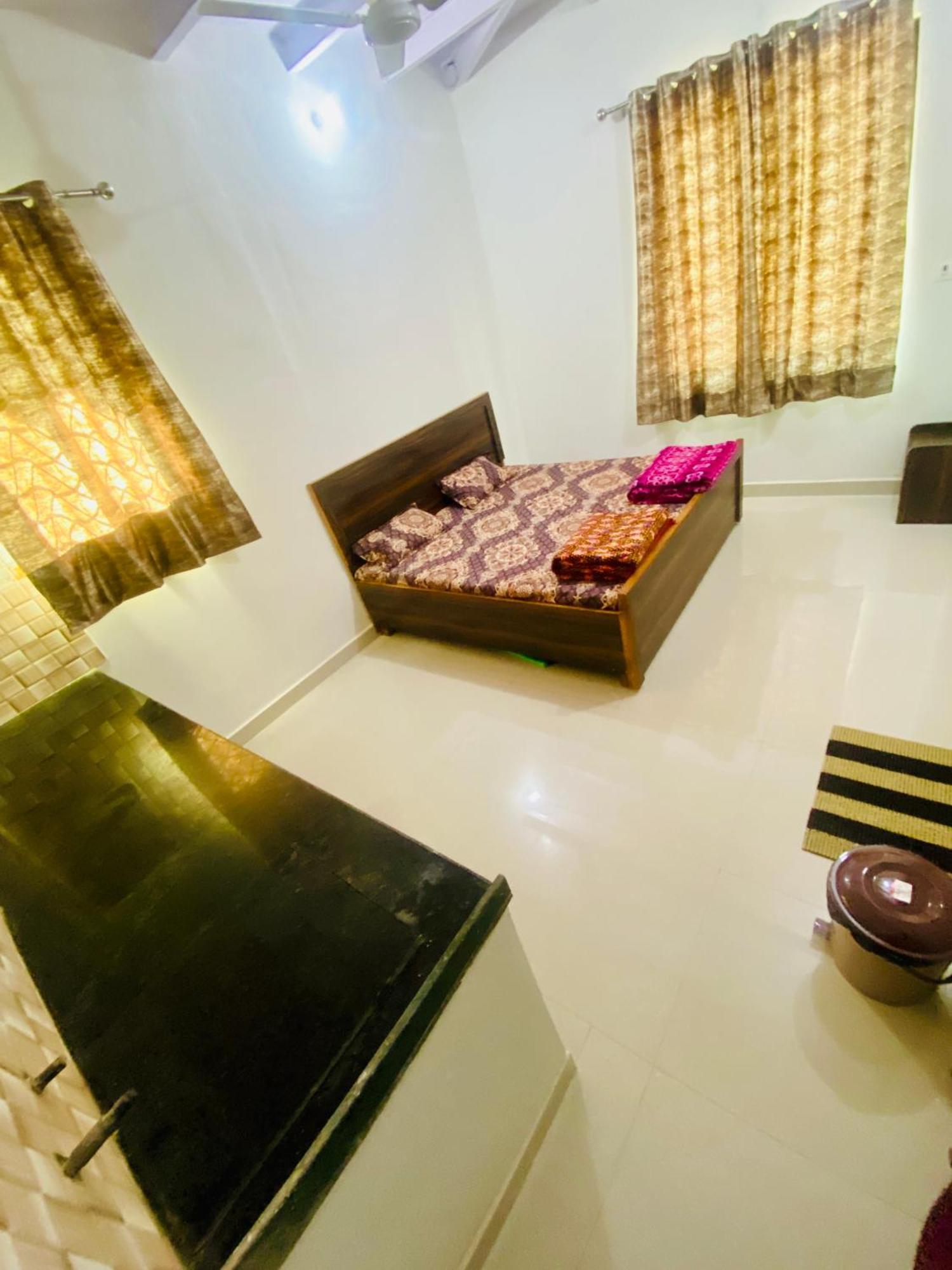 Nirupam Sadan Homestay Vrindāvan Buitenkant foto