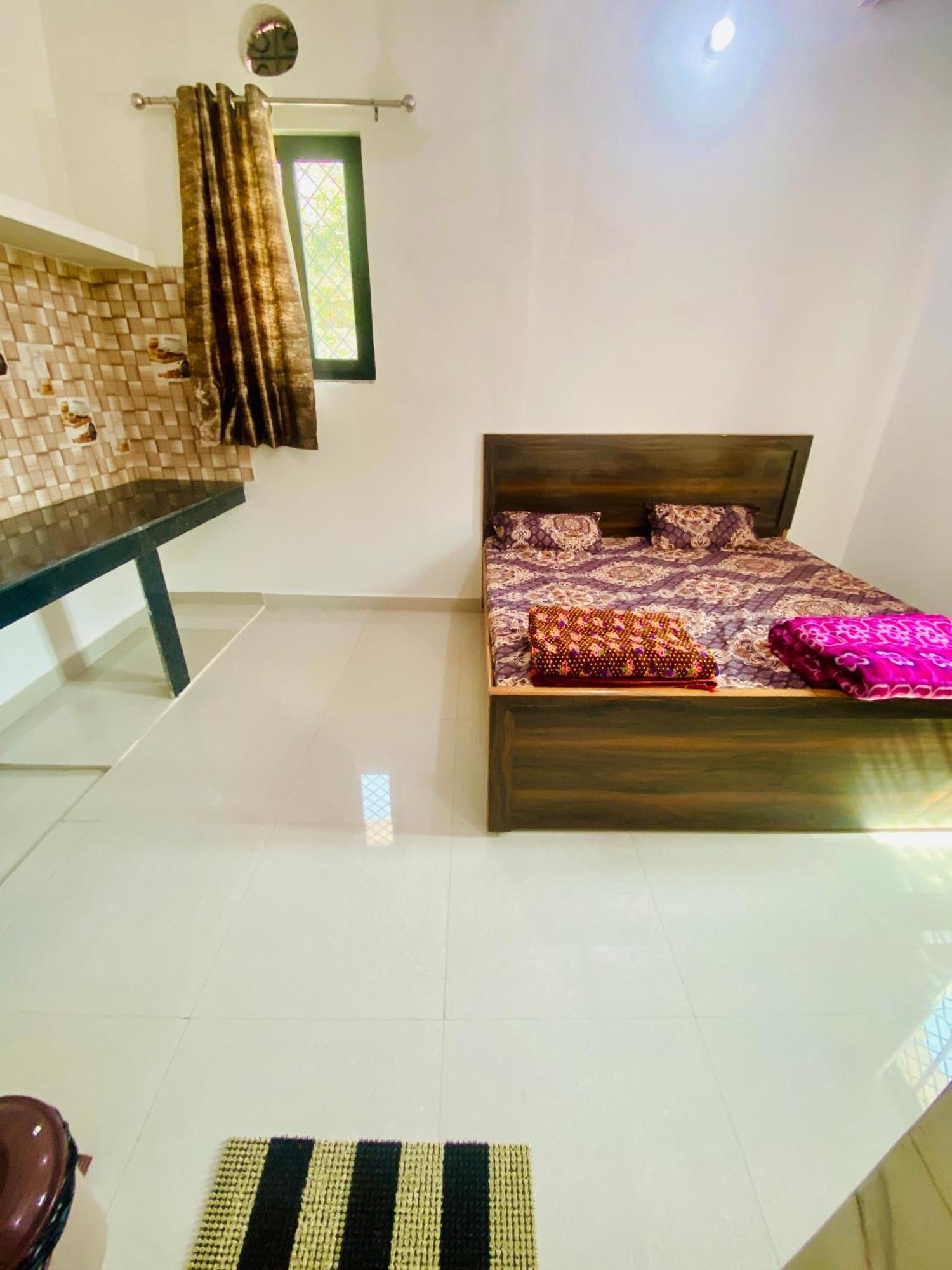 Nirupam Sadan Homestay Vrindāvan Buitenkant foto