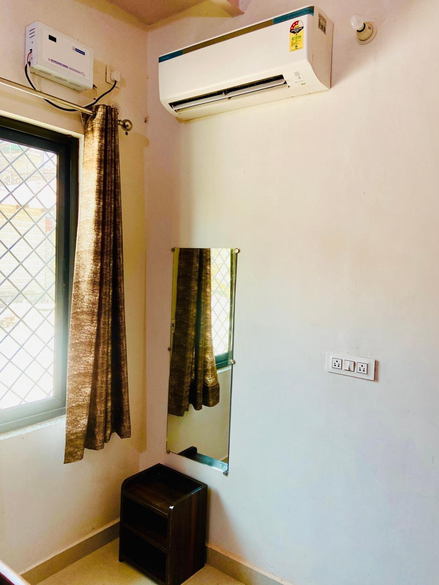 Nirupam Sadan Homestay Vrindāvan Buitenkant foto
